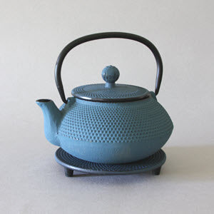Iron Tea Pot, Blue with Trivet